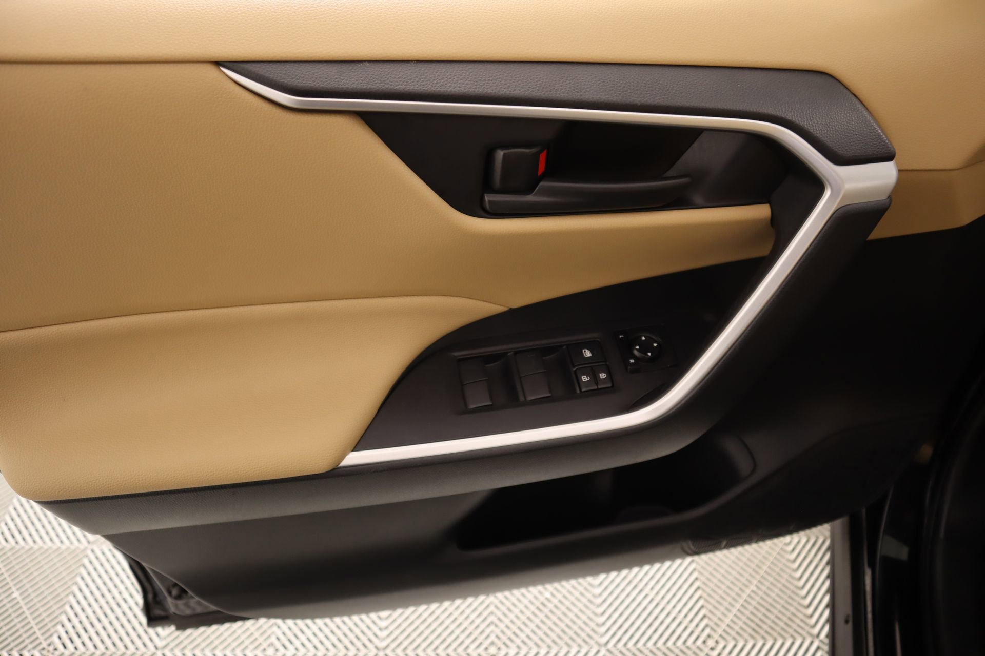 Used 2025 Toyota RAV4 LE image 14