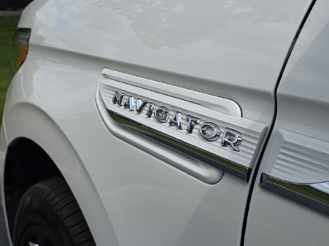 Used 2024 Lincoln Navigator Reserve AWD/4WD image 32