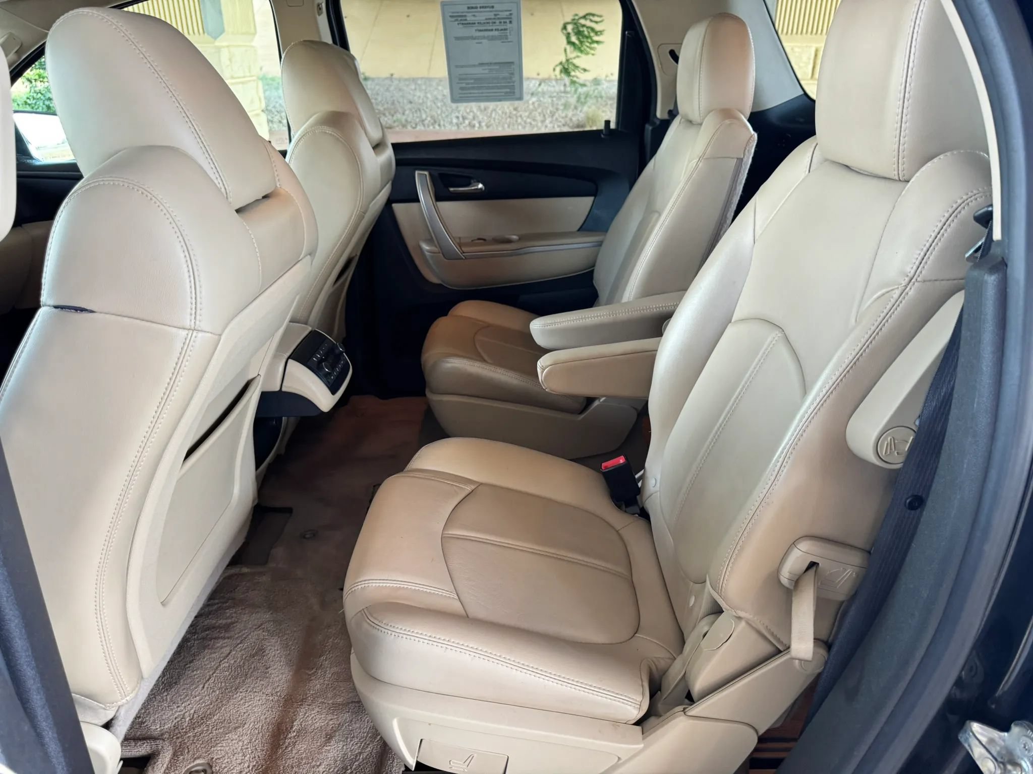 Used 2011 GMC Acadia SLT FWD image 18