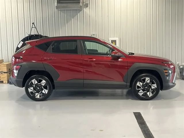 Used 2025 Hyundai Kona SEL AWD/4WD image 2