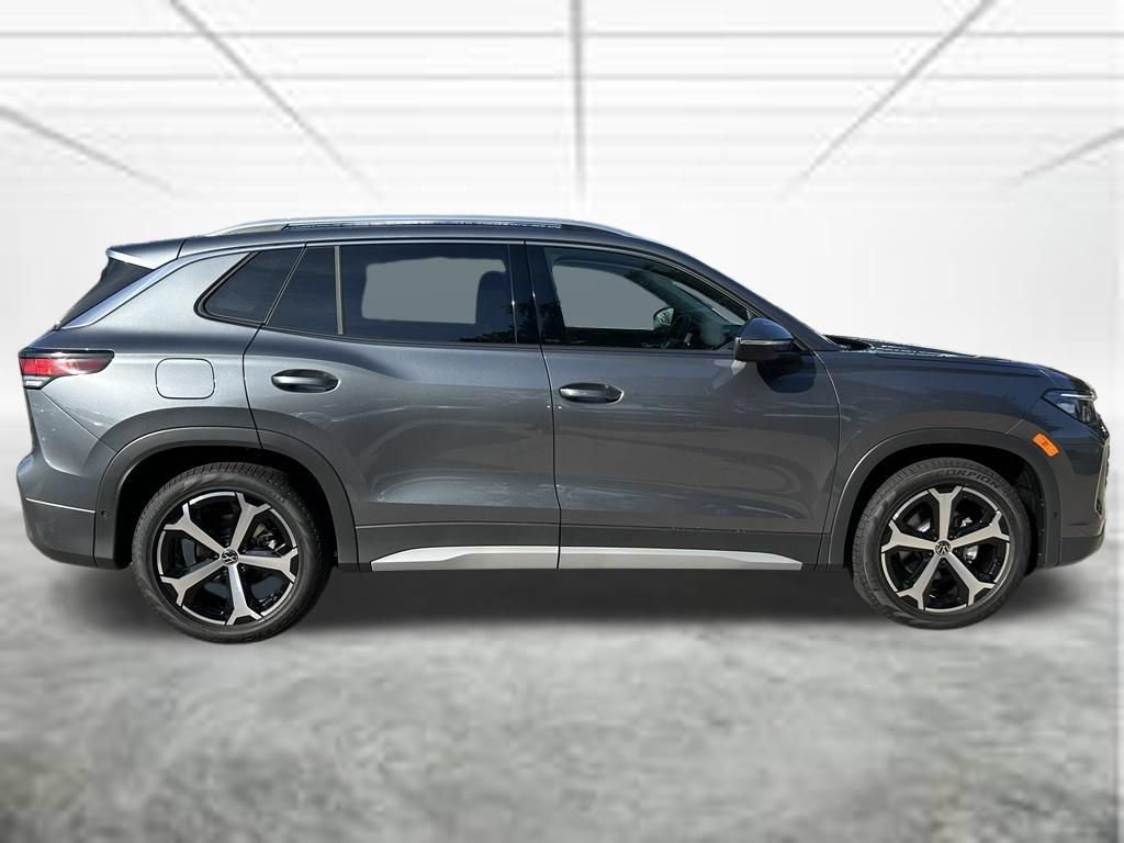 New 2026 Volkswagen Tiguan SE FWD image 7