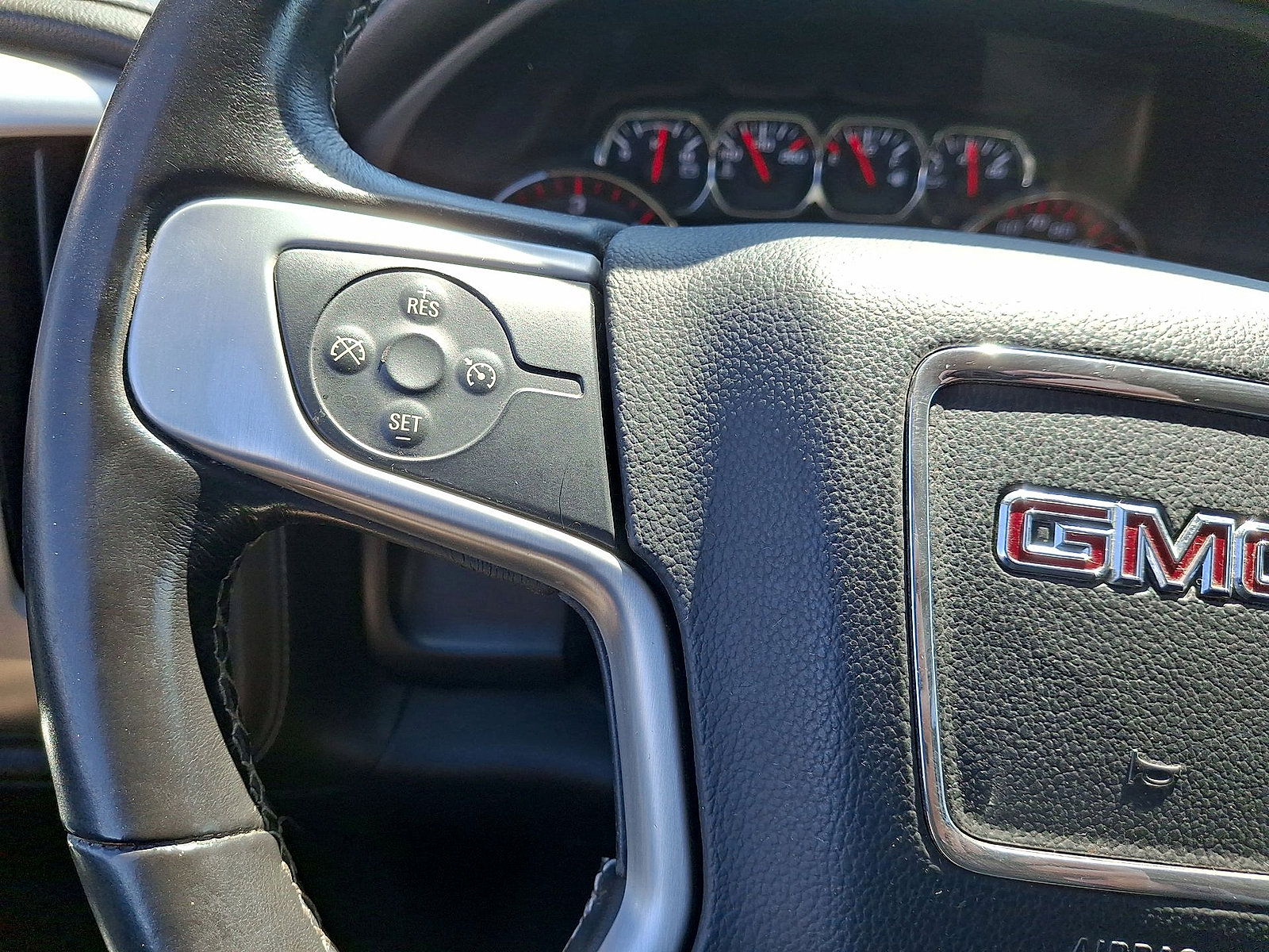 Used 2015 GMC Sierra 1500 SLE w/ Suspension Package, Off-Road AWD/4WD image 17