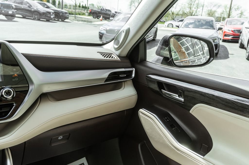 Used 2020 Toyota Highlander Platinum image 14
