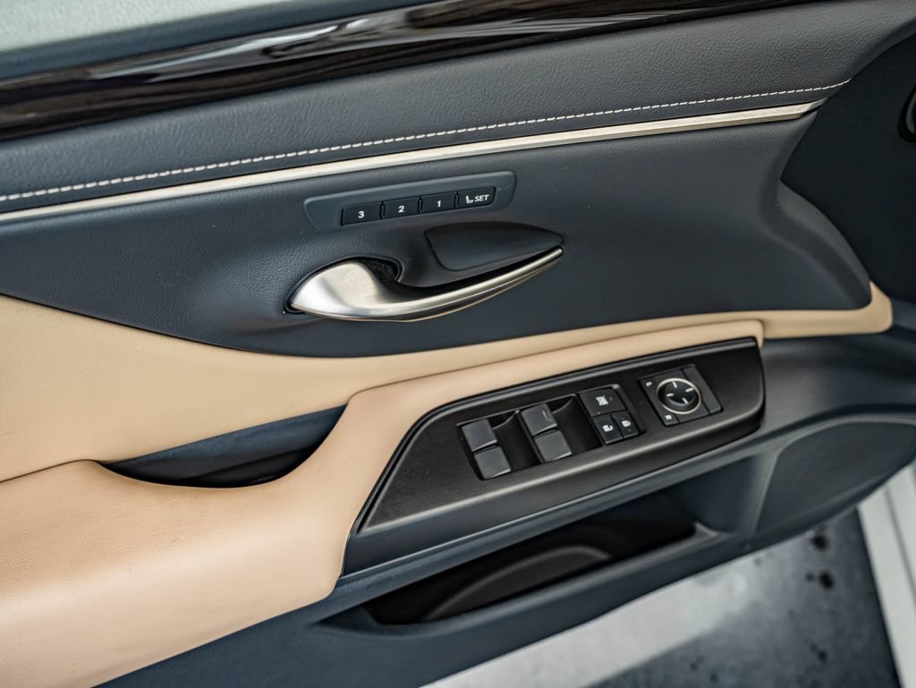 Used 2019 Lexus ES 350 w/ Premium Package FWD image 18