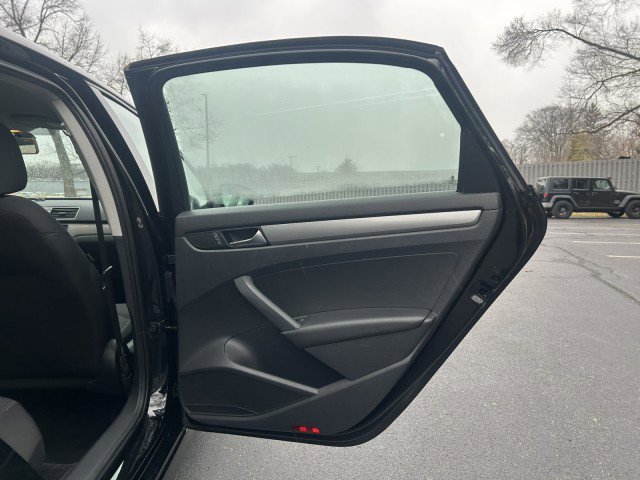 Used 2015 Volkswagen Passat 1.8T S image 25