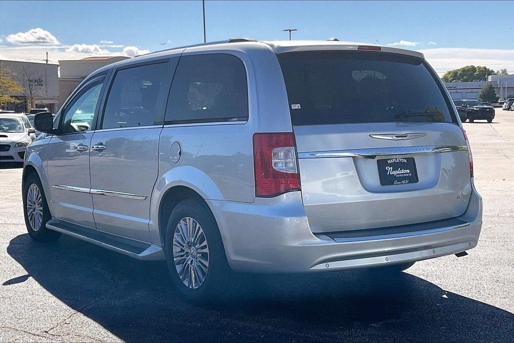 Used 2011 Chrysler Town & Country Limited FWD image 13