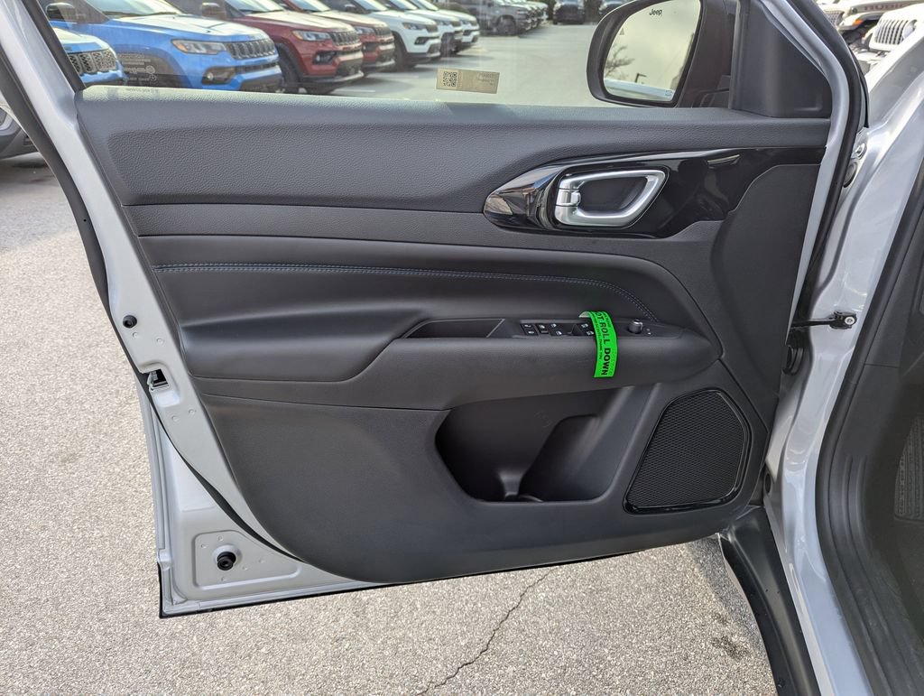 New 2026 Jeep Compass Latitude AWD/4WD image 18