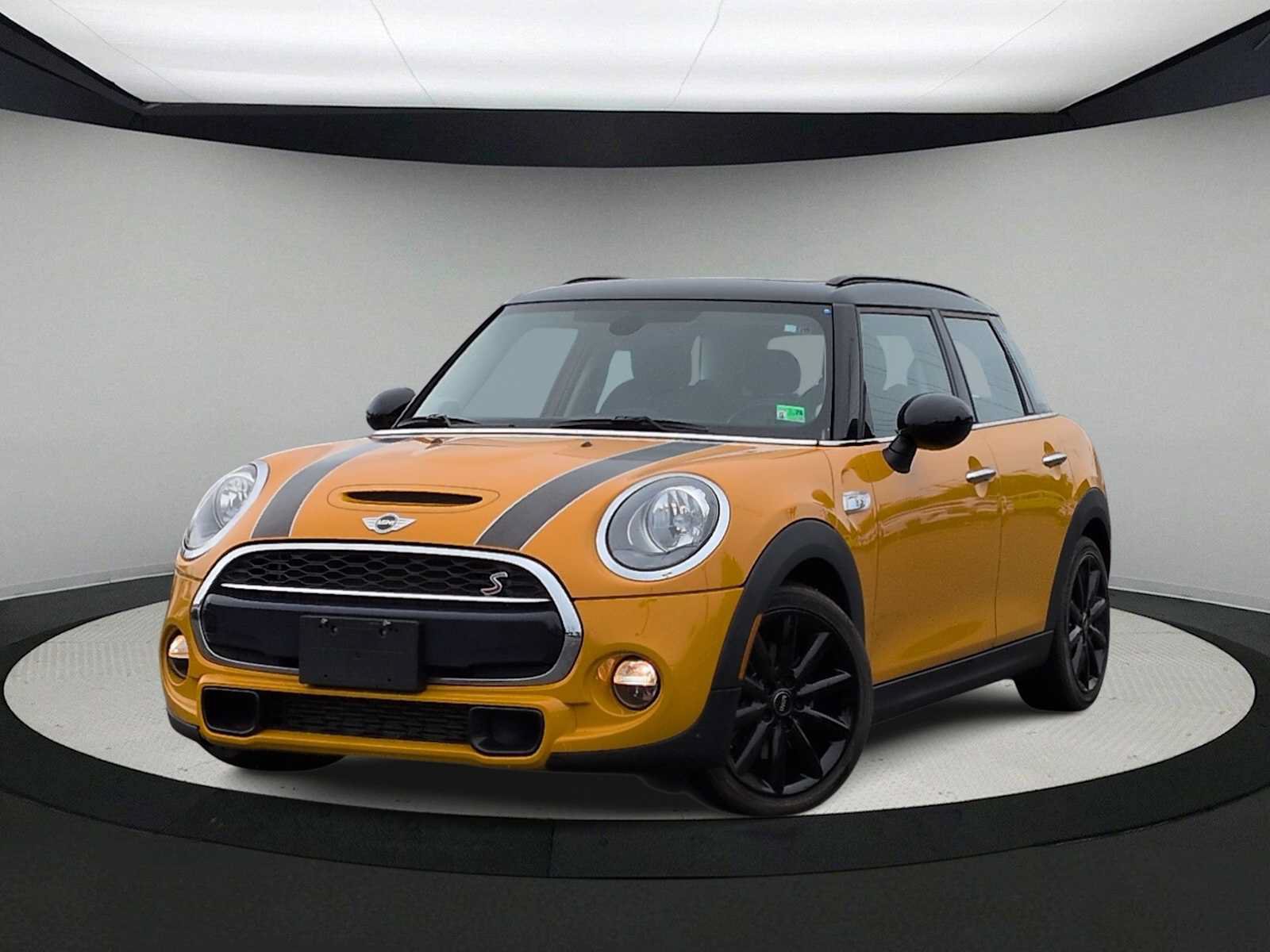 Used 2017 MINI Cooper S FWD image 1