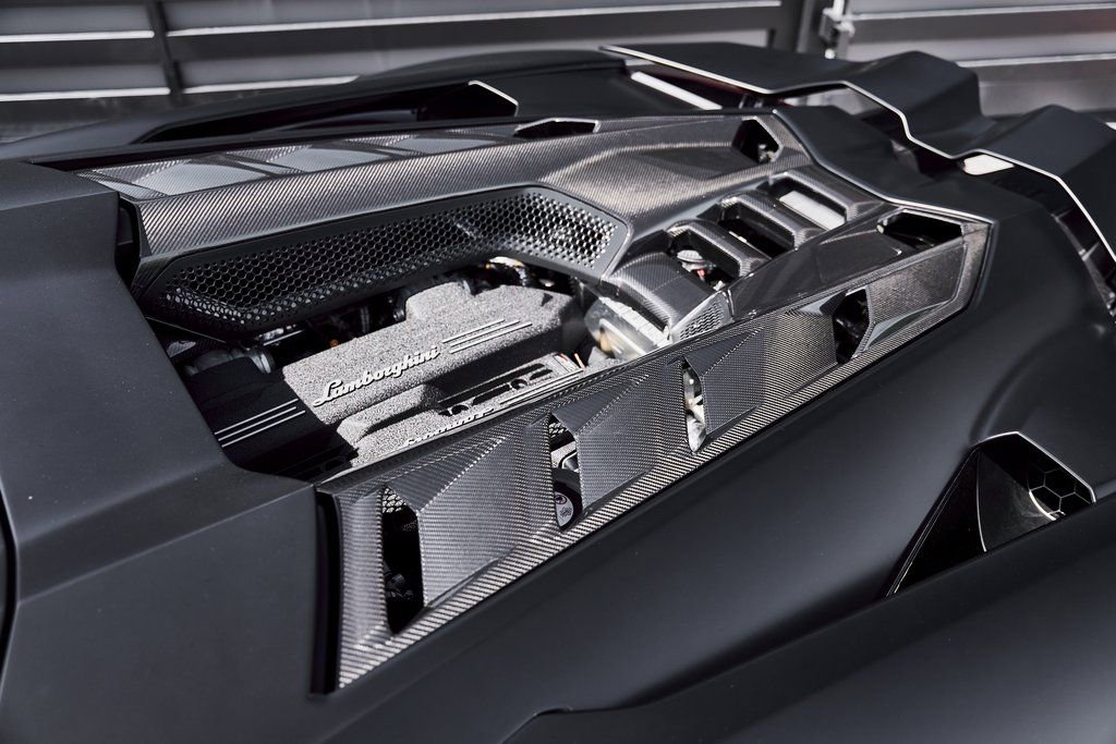 Used 2025 Lamborghini Revuelto image 16