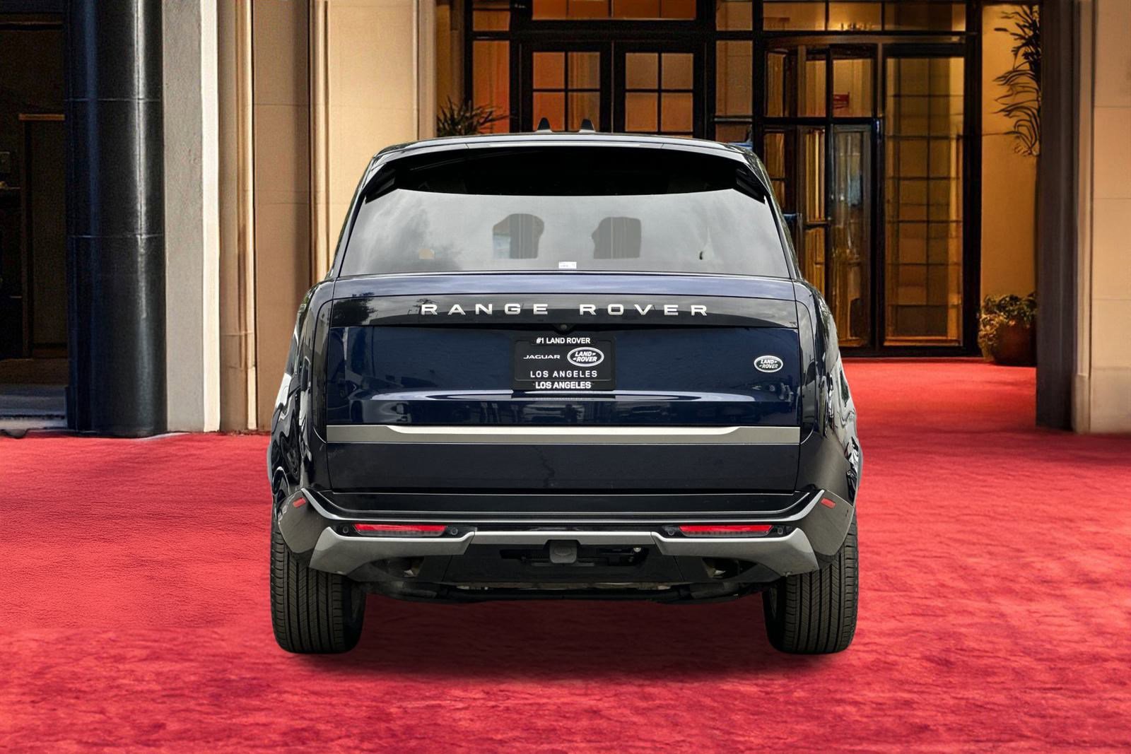 Used 2023 Land Rover Range Rover Long Wheelbase SE image 11