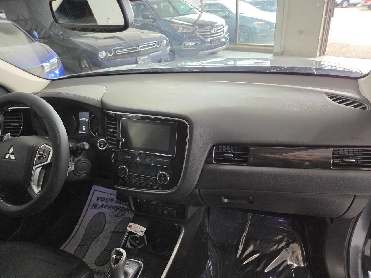 Used 2018 Mitsubishi Outlander SEL image 28