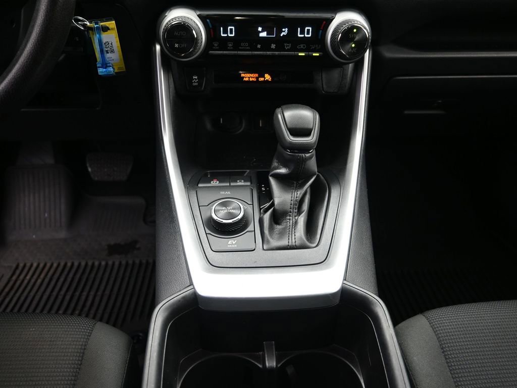 Used 2022 Toyota RAV4 LE image 14