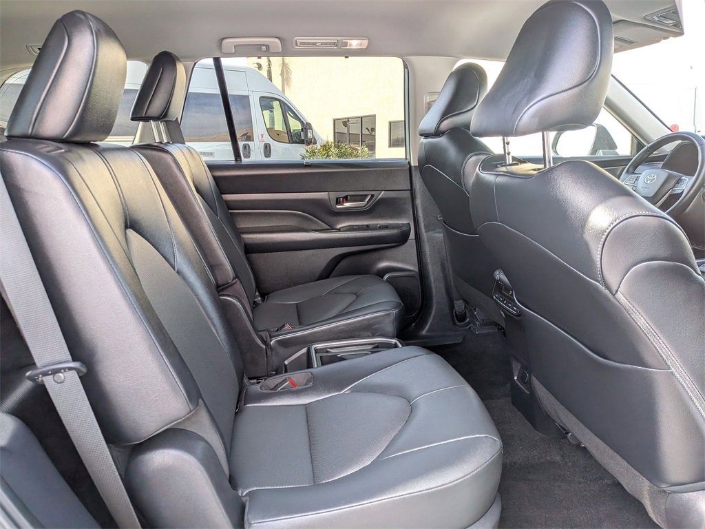 Used 2025 Toyota Grand Highlander AWD image 29