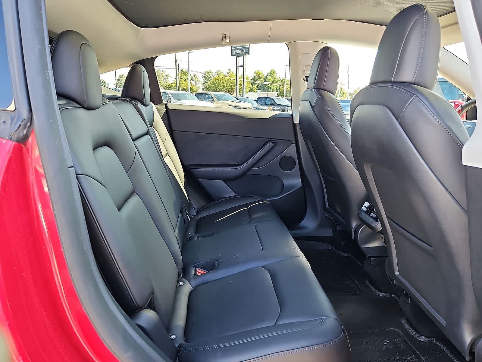 Used 2022 Tesla Model Y Long Range AWD/4WD image 31