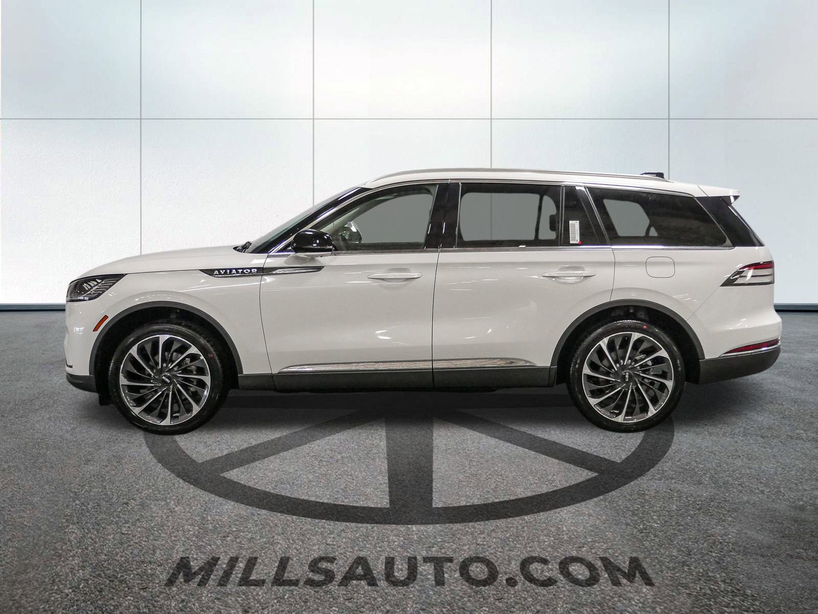 New 2025 Lincoln Aviator Reserve image 3