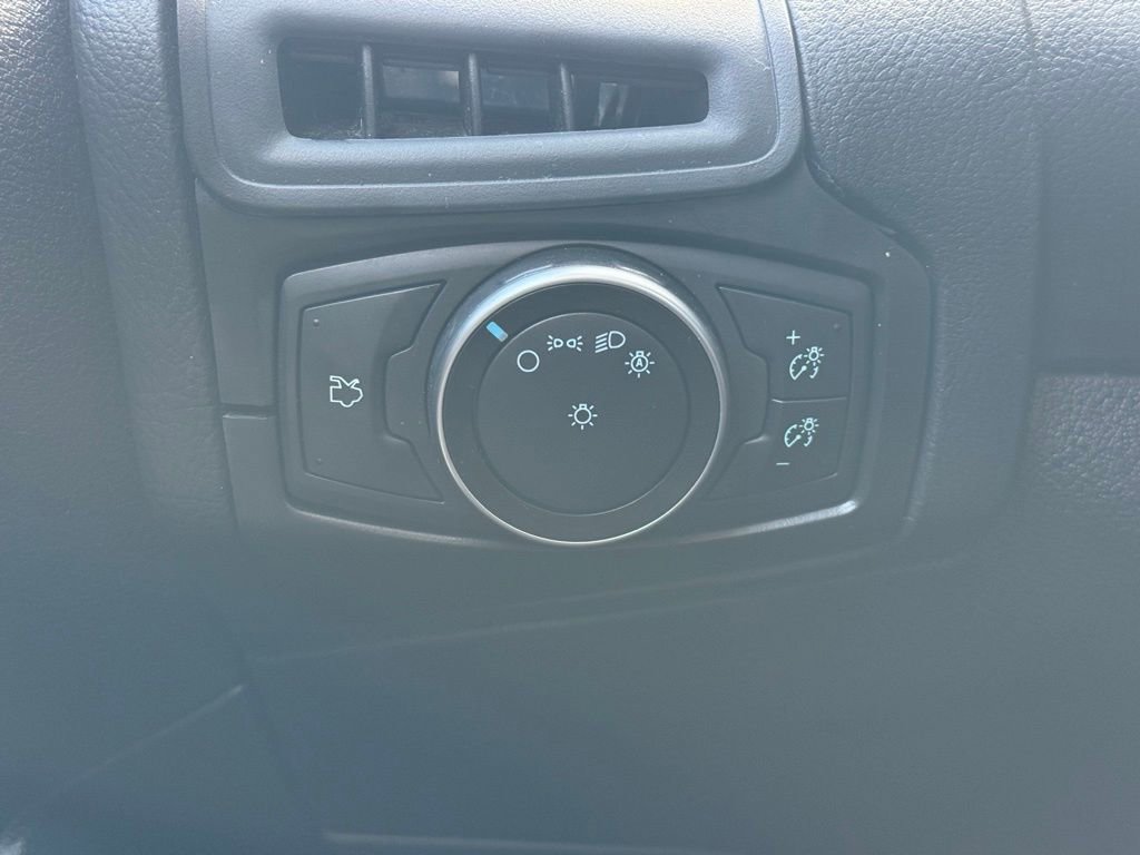 Used 2018 Ford Focus SE image 17