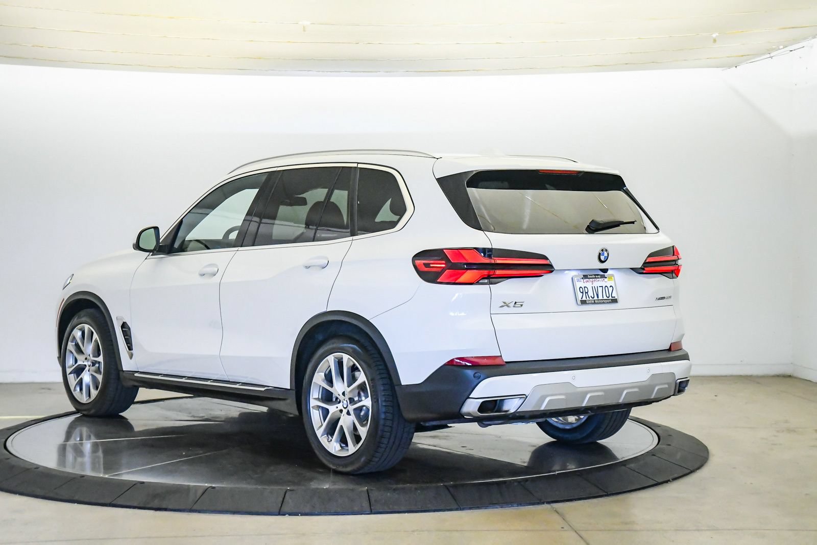 Certified 2024 BMW X5 xDrive40i w/ Parking Assistance Package AWD/4WD image 2