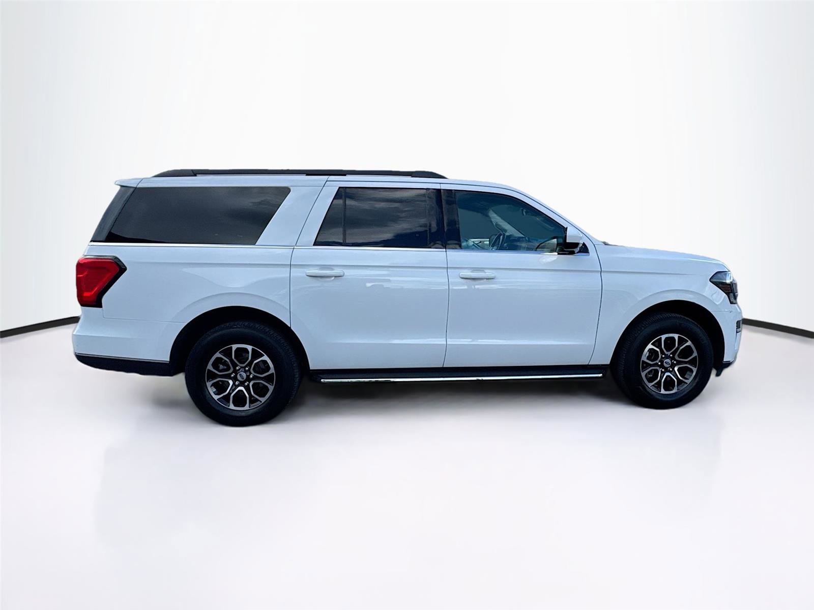 Used 2023 Ford Expedition Max XLT image 8