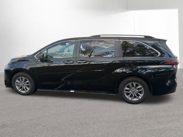 Certified 2022 Toyota Sienna XLE w/ XLE Plus Package image 6