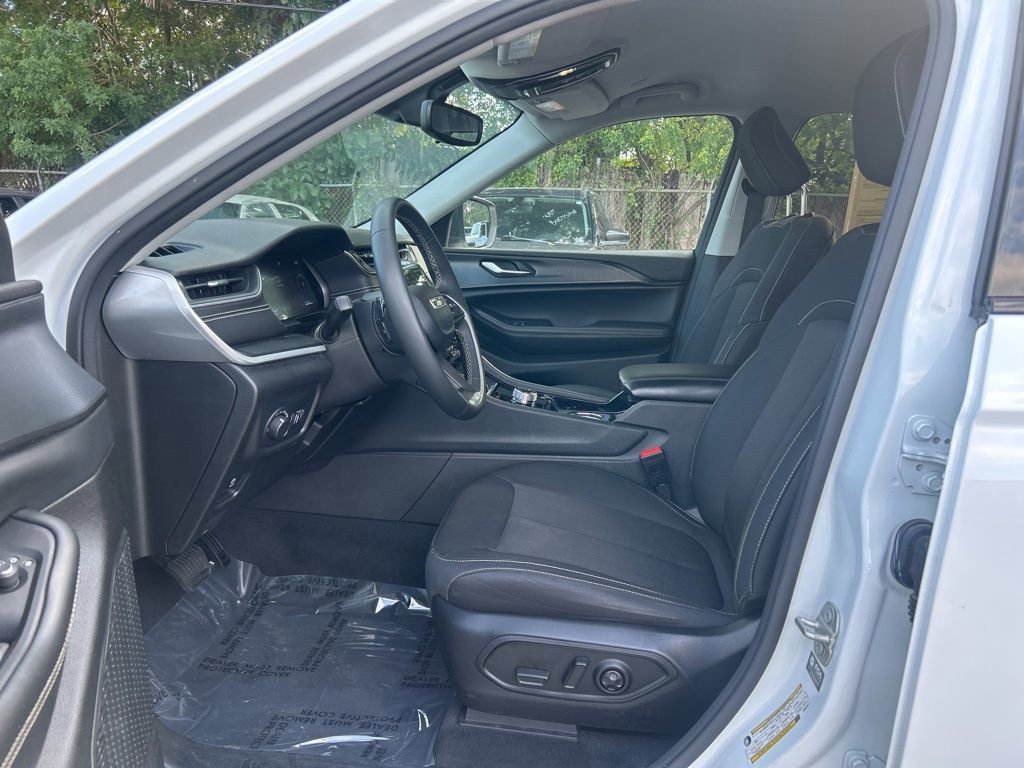 Certified 2023 Jeep Grand Cherokee L Laredo image 10