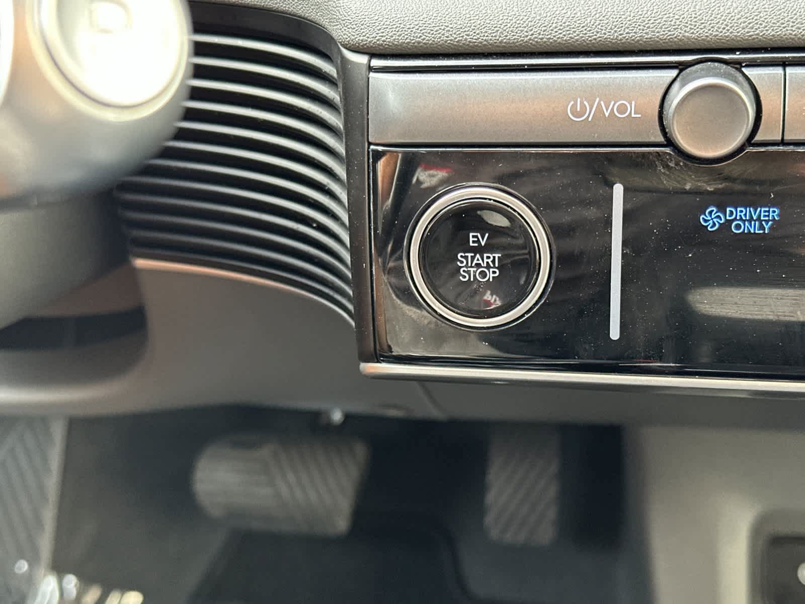 Certified 2025 Hyundai Ioniq 5 SE RWD image 24
