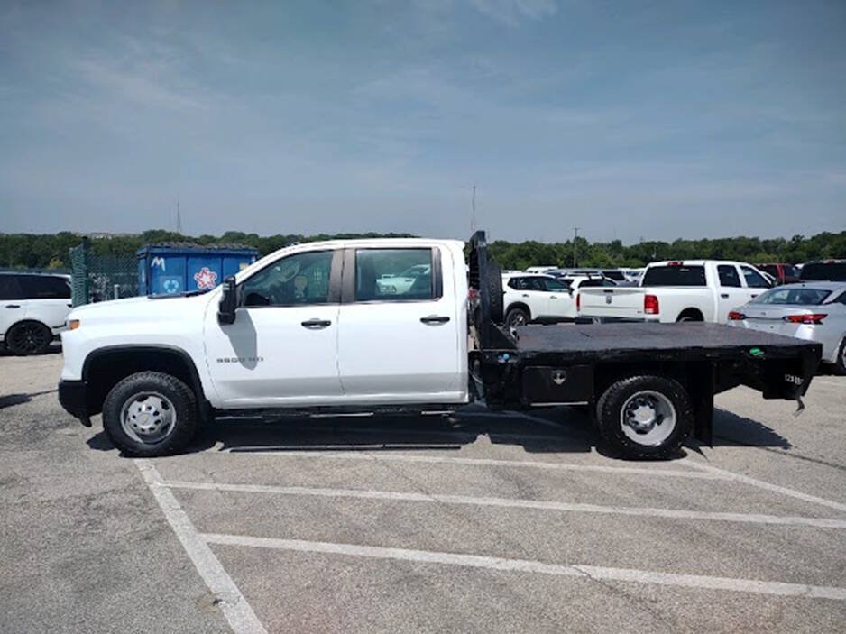 Used 2024 Chevrolet Silverado 3500 W/T w/ Snow Plow Prep Package AWD/4WD image 6