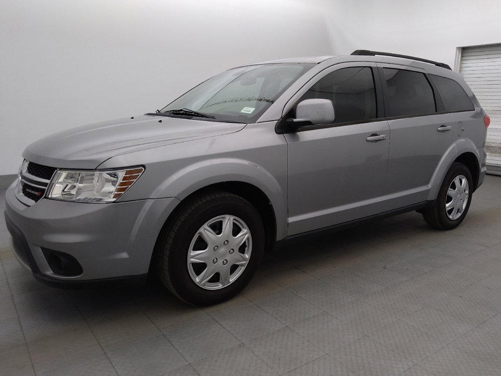 Used 2019 Dodge Journey SE w/ Connectivity Group FWD image 2