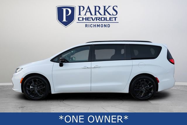 Used 2025 Chrysler Pacifica Limited image 5
