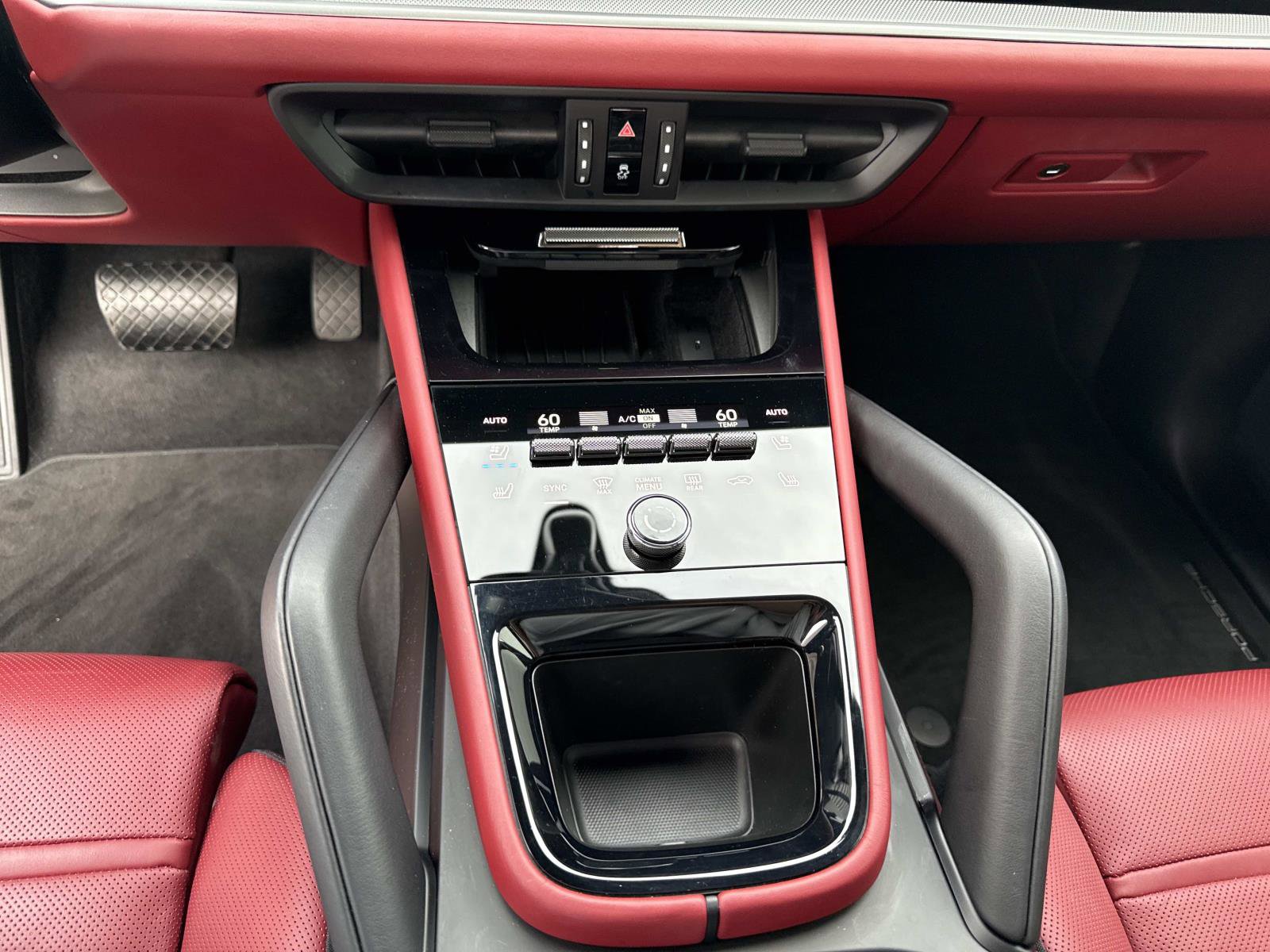 Certified 2024 Porsche Cayenne Coupe image 30