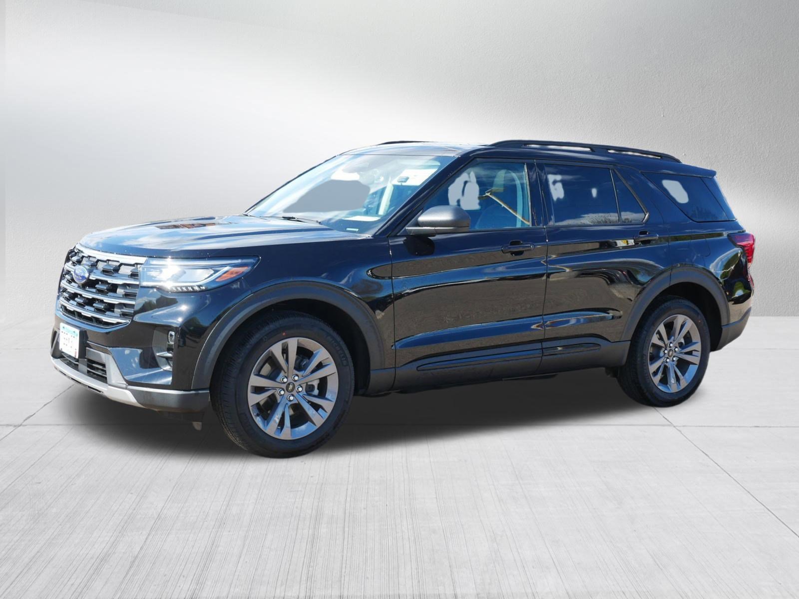 Used 2026 Ford Explorer Active w/ Active Comfort Package AWD/4WD image 3