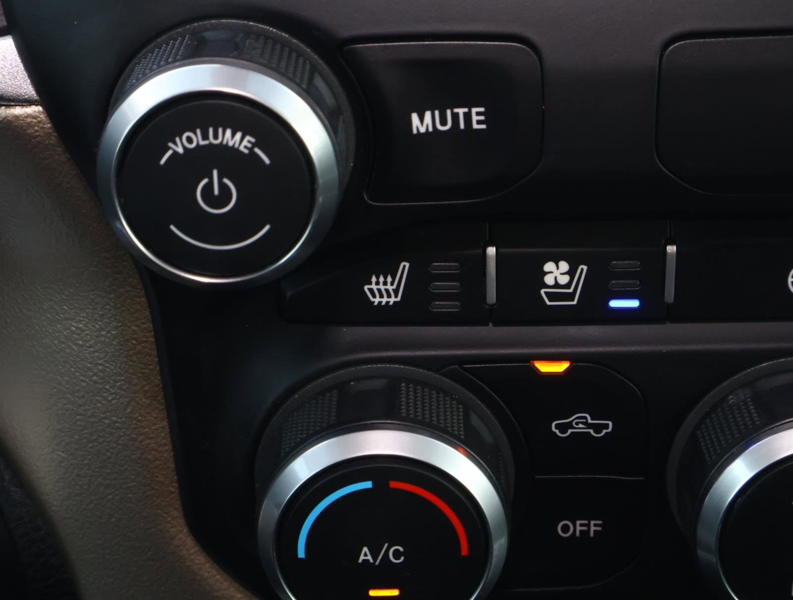 Used 2019 RAM 1500 Laramie RWD image 25