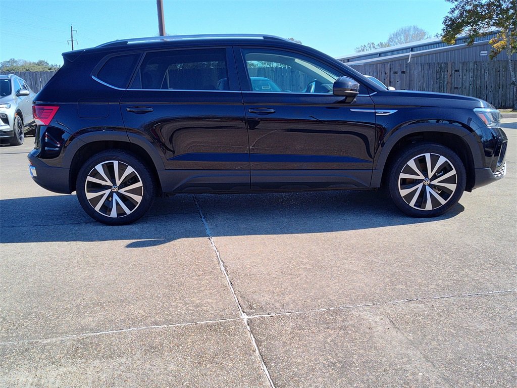 Used 2024 Volkswagen Taos SE image 12