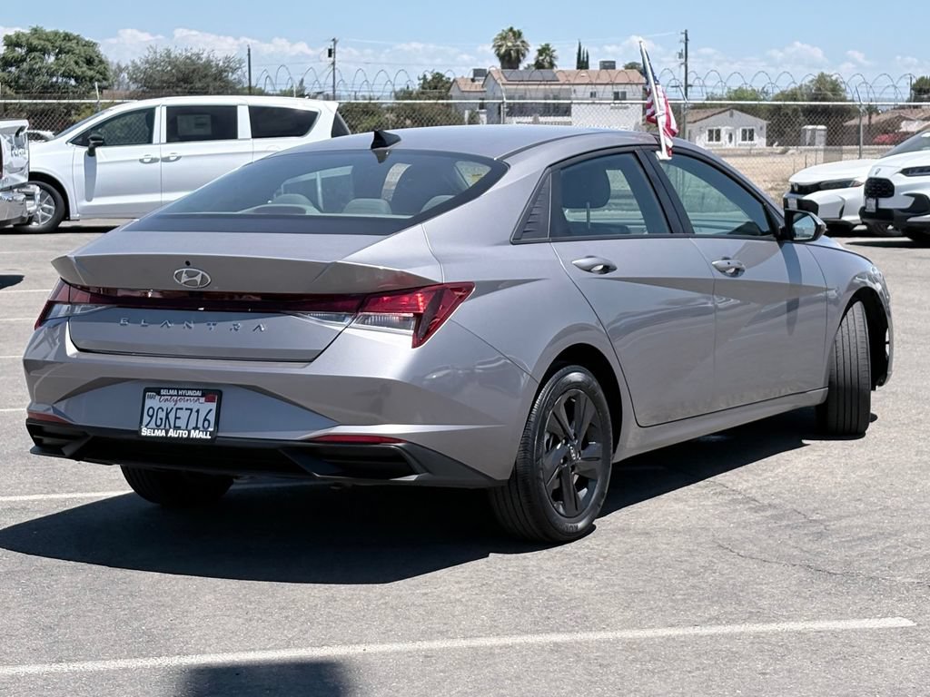 Used 2023 Hyundai Elantra SEL FWD image 5