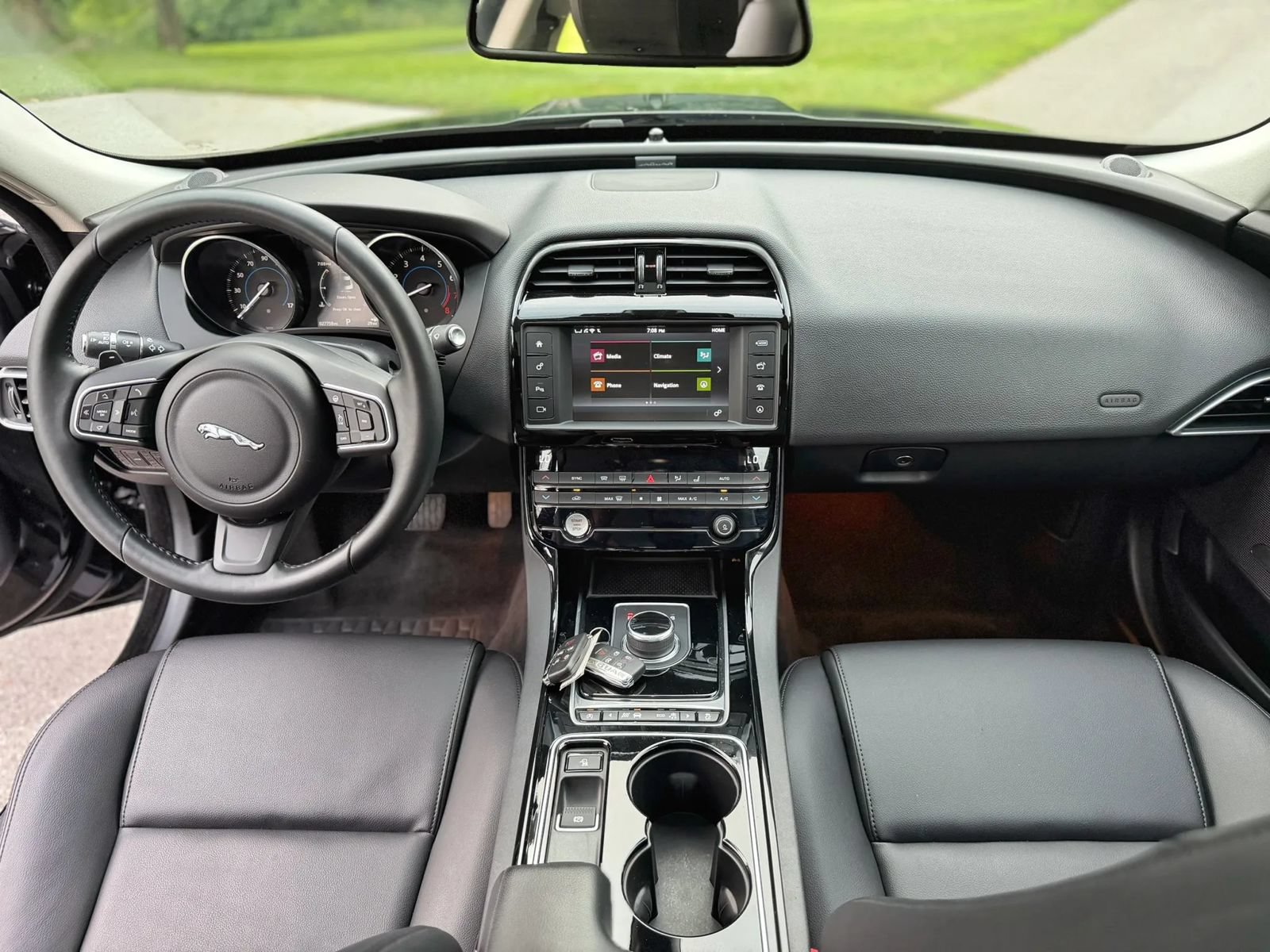 Used 2017 Jaguar XE Premium AWD/4WD image 28