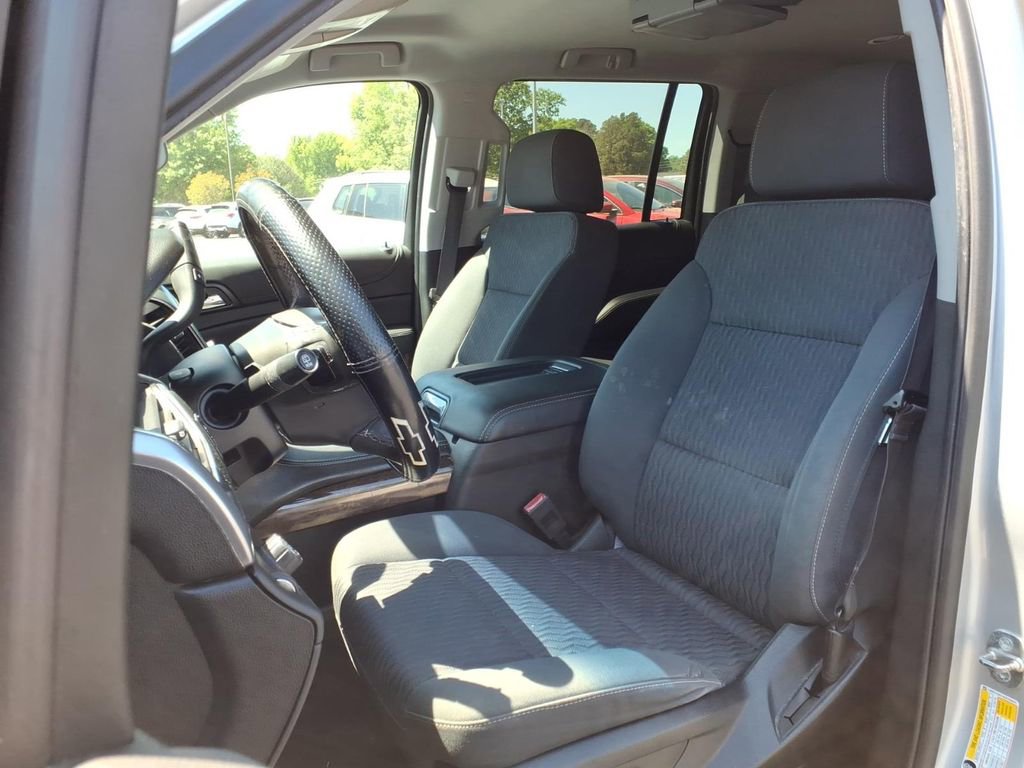 Used 2019 Chevrolet Suburban LS RWD image 4