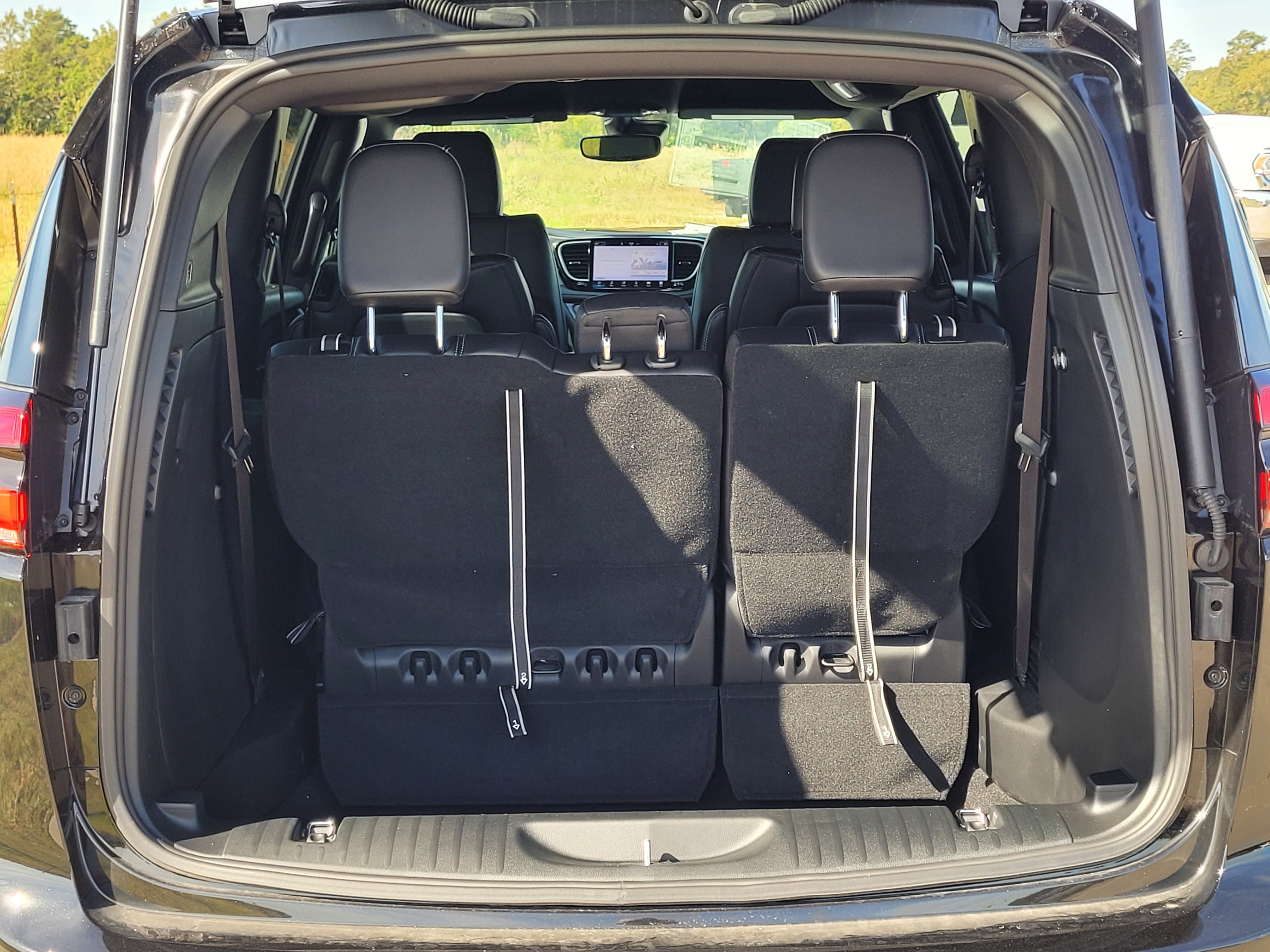 New 2025 Chrysler Pacifica Select image 7