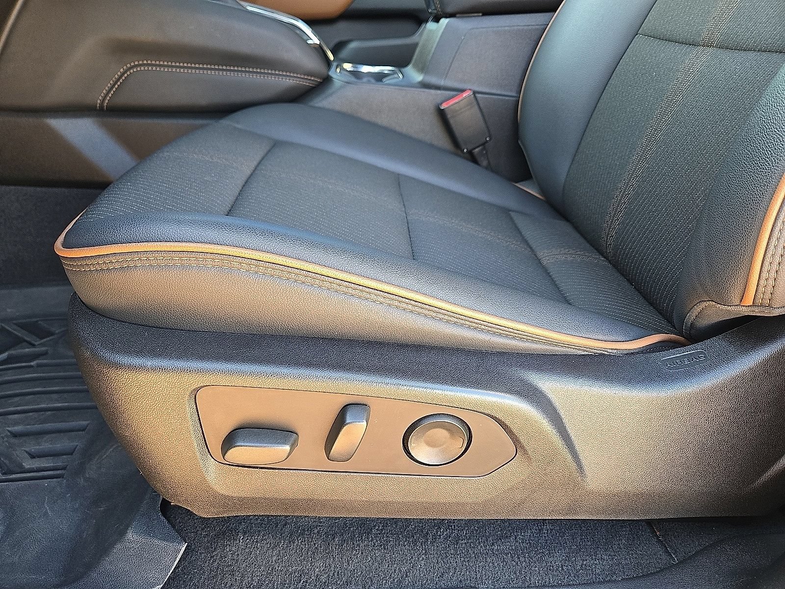 Used 2024 GMC Canyon AT4 w/ Technology Package AWD/4WD image 23
