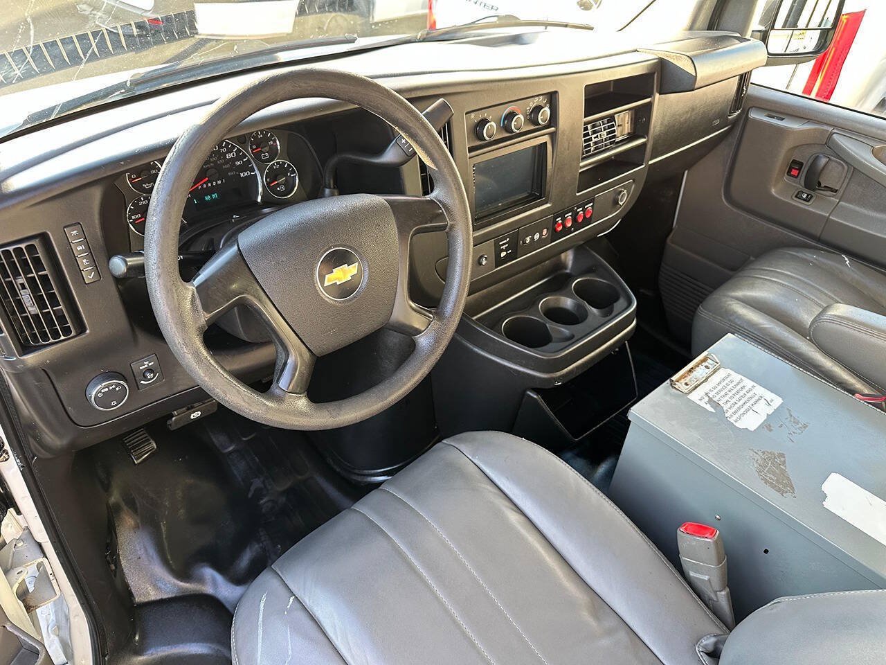Used 2014 Chevrolet Express 2500 RWD image 15