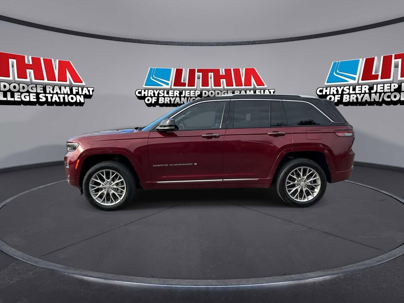 Used 2022 Jeep Grand Cherokee Summit w/ Adv Protech Group IV AWD/4WD image 5