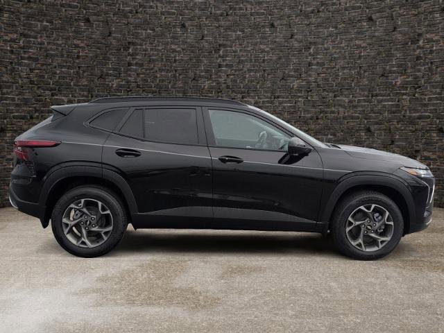 New 2026 Chevrolet Trax LT w/ LT Convenience Package FWD image 3