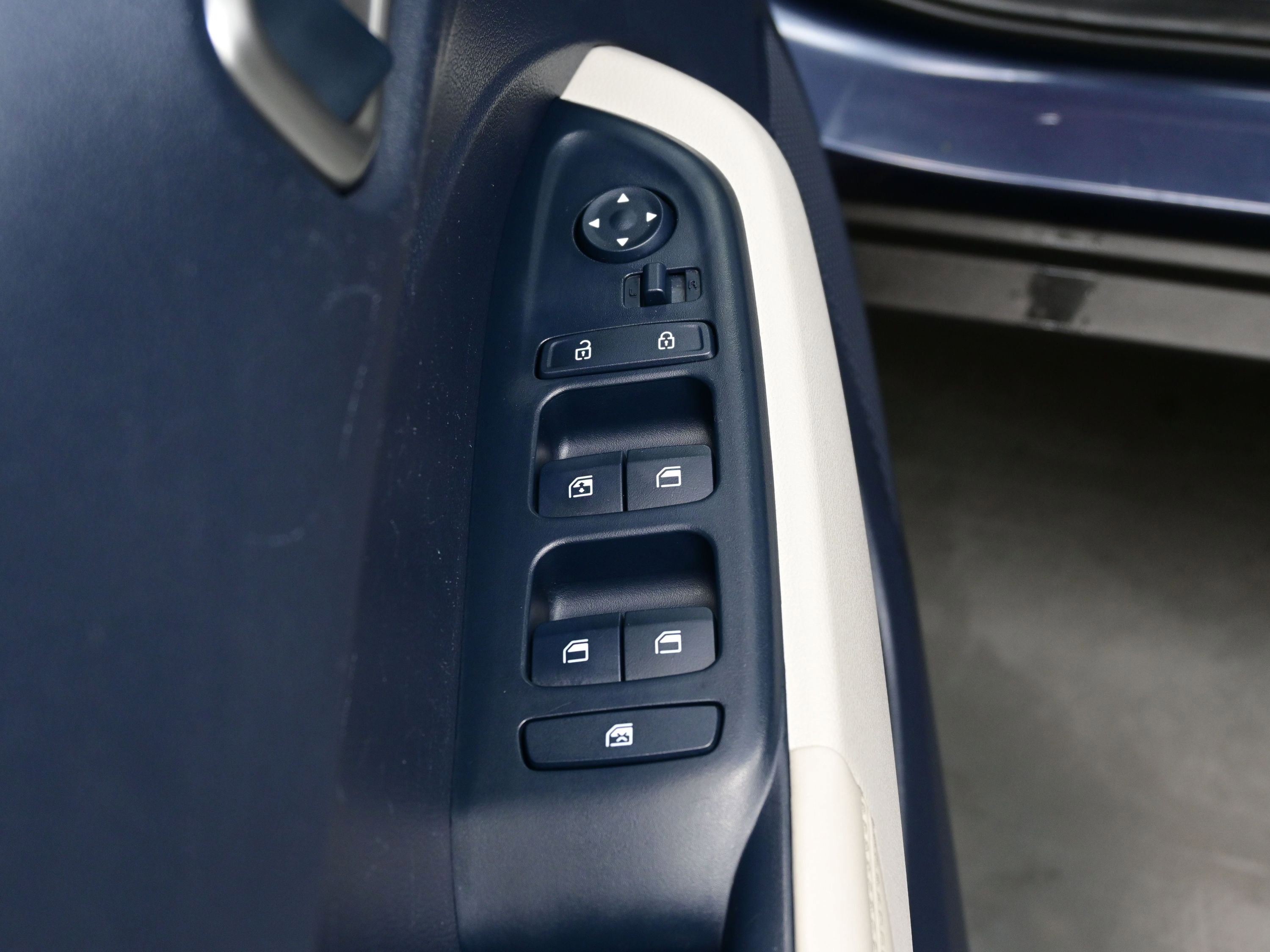 Certified 2025 Hyundai Venue Limited image 10