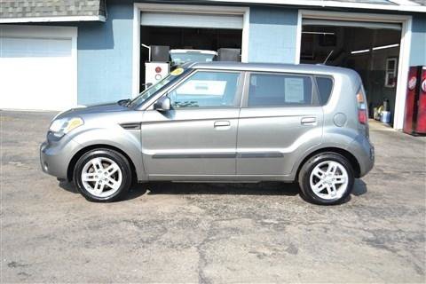 Used 2010 Kia Soul + FWD image 2
