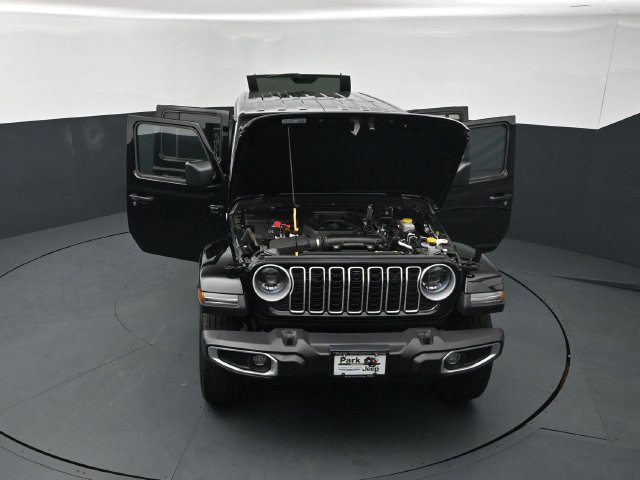 Used 2024 Jeep Wrangler Unlimited Sahara w/ Technology Group AWD/4WD image 25