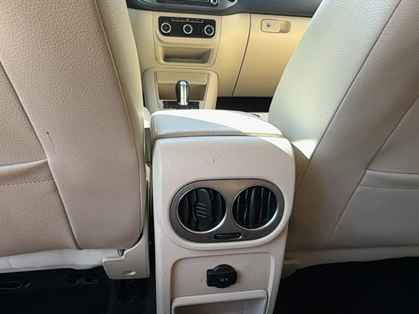 Used 2011 Volkswagen Tiguan SE image 15