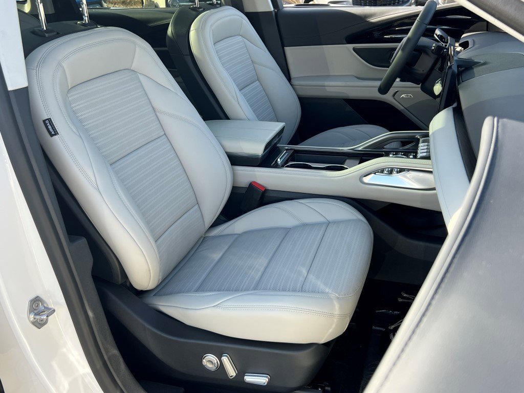 New 2026 Lincoln Nautilus Reserve w/ Jet Appearance Package image 8