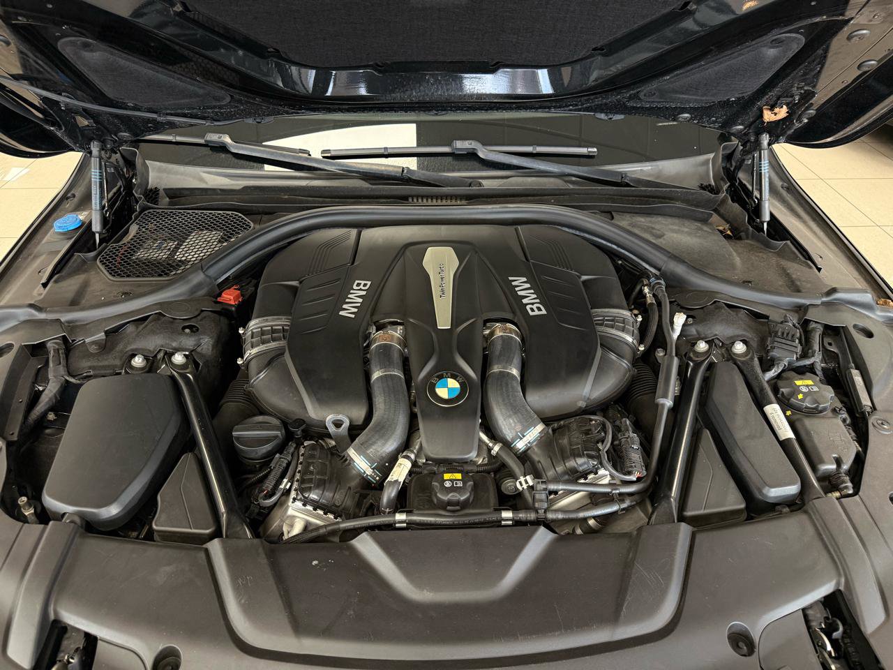 Used 2018 BMW 750i image 39