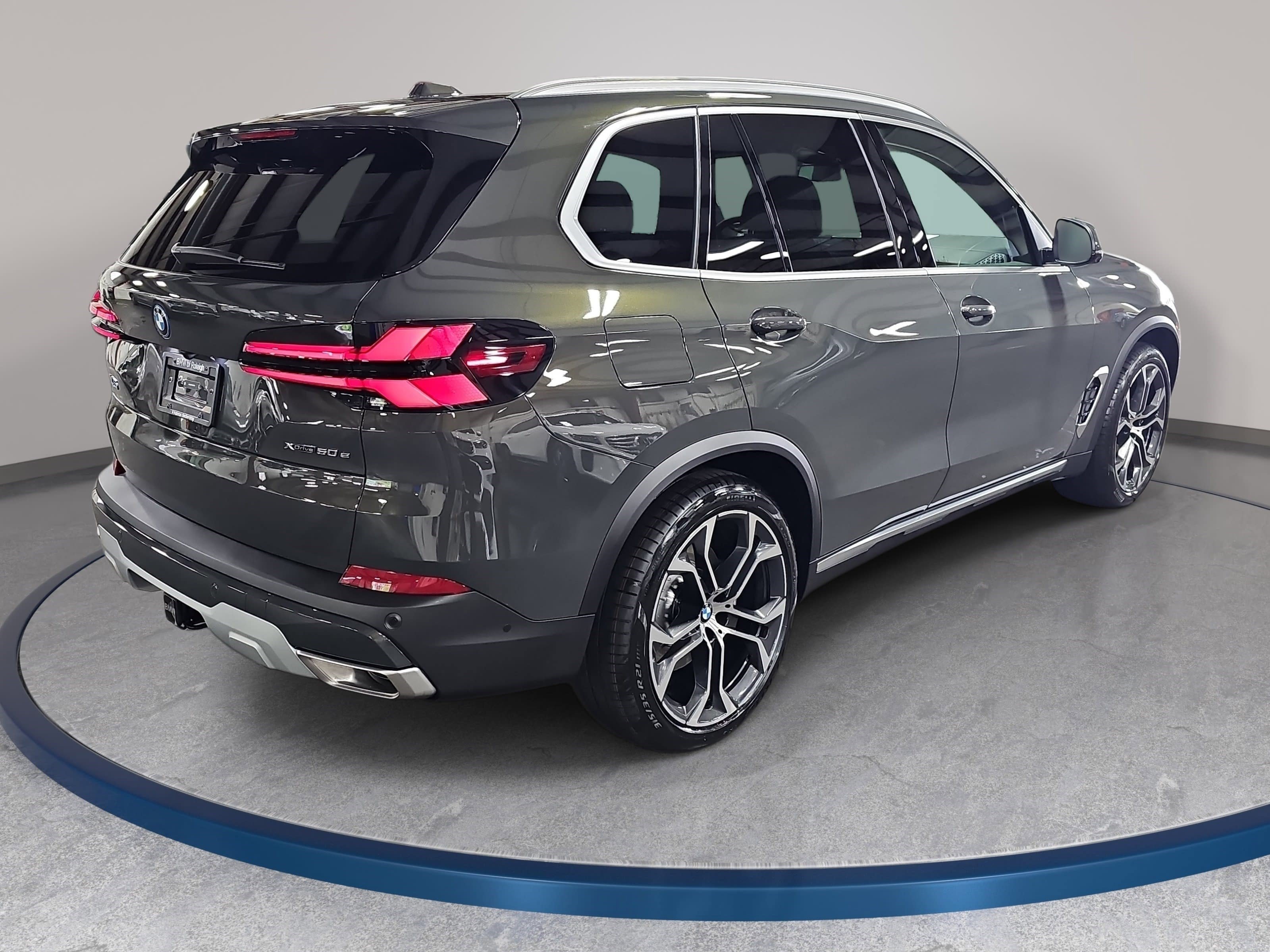 New 2026 BMW X5 xDrive50e w/ Climate Comfort Package image 5