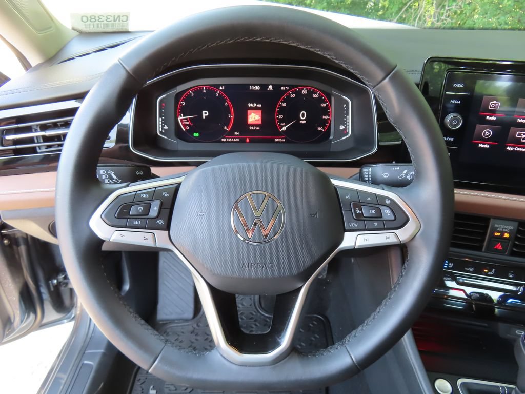 Used 2025 Volkswagen Jetta SEL FWD image 15
