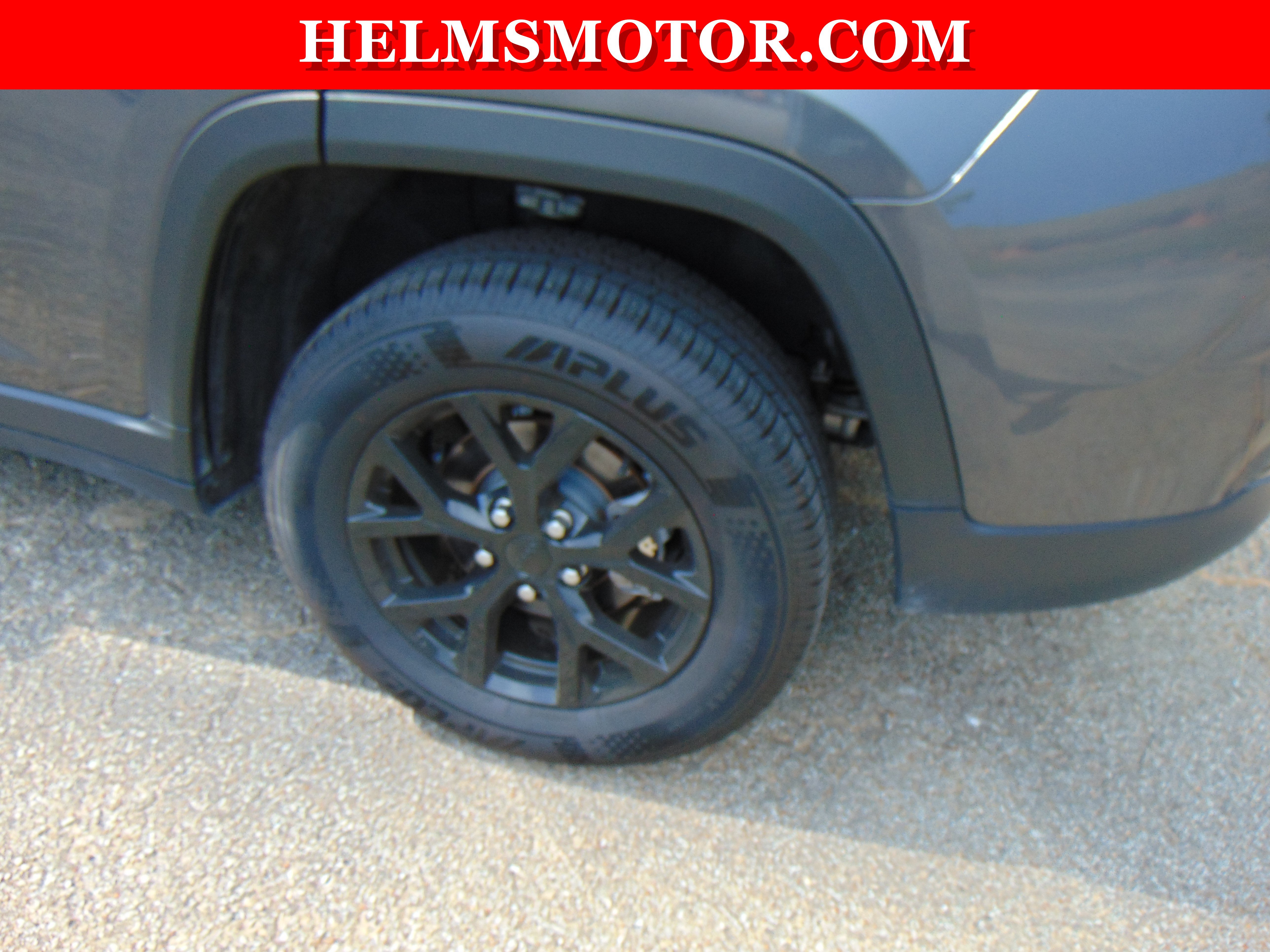 Used 2024 Jeep Grand Cherokee Altitude RWD image 17