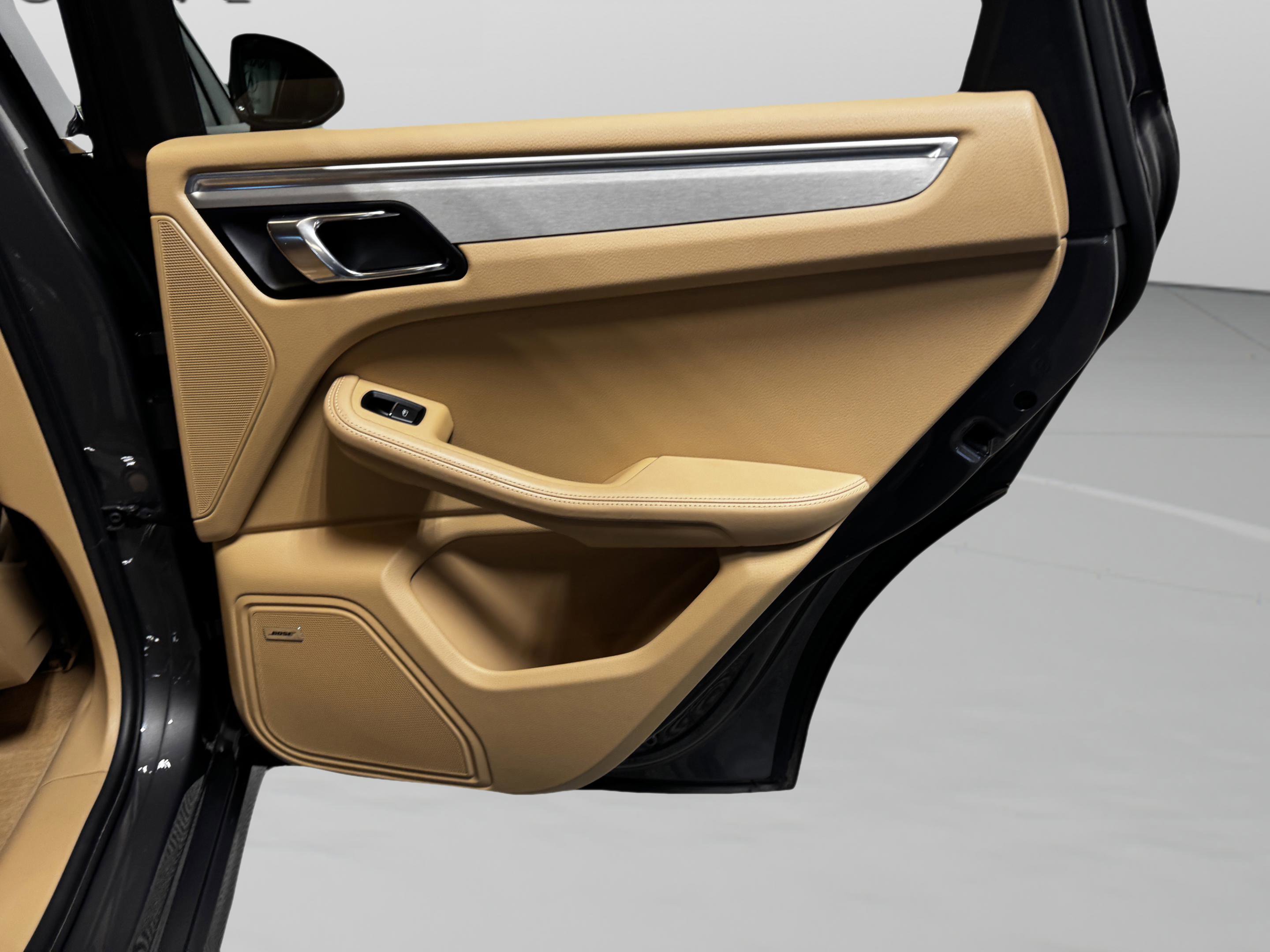 Used 2016 Porsche Macan Turbo image 53